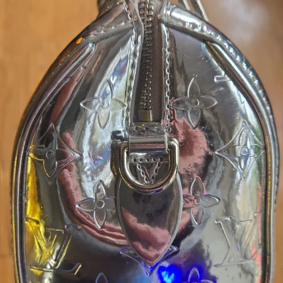 Louis Vuitton Shiny Silver Clutch - Picture 2 of 6